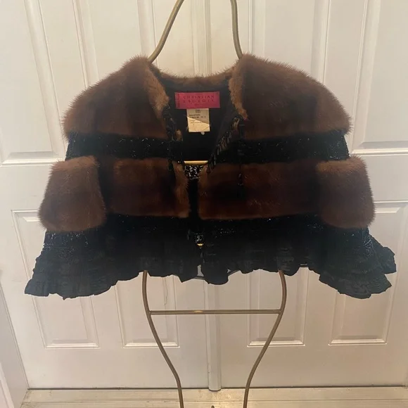 Christian Lacroix stunning runway mink cape - Picture 9 of 10